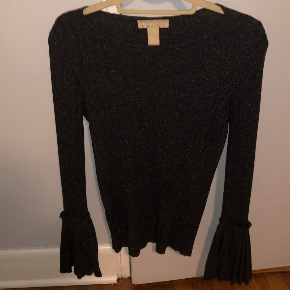 Cute grey sweater!
